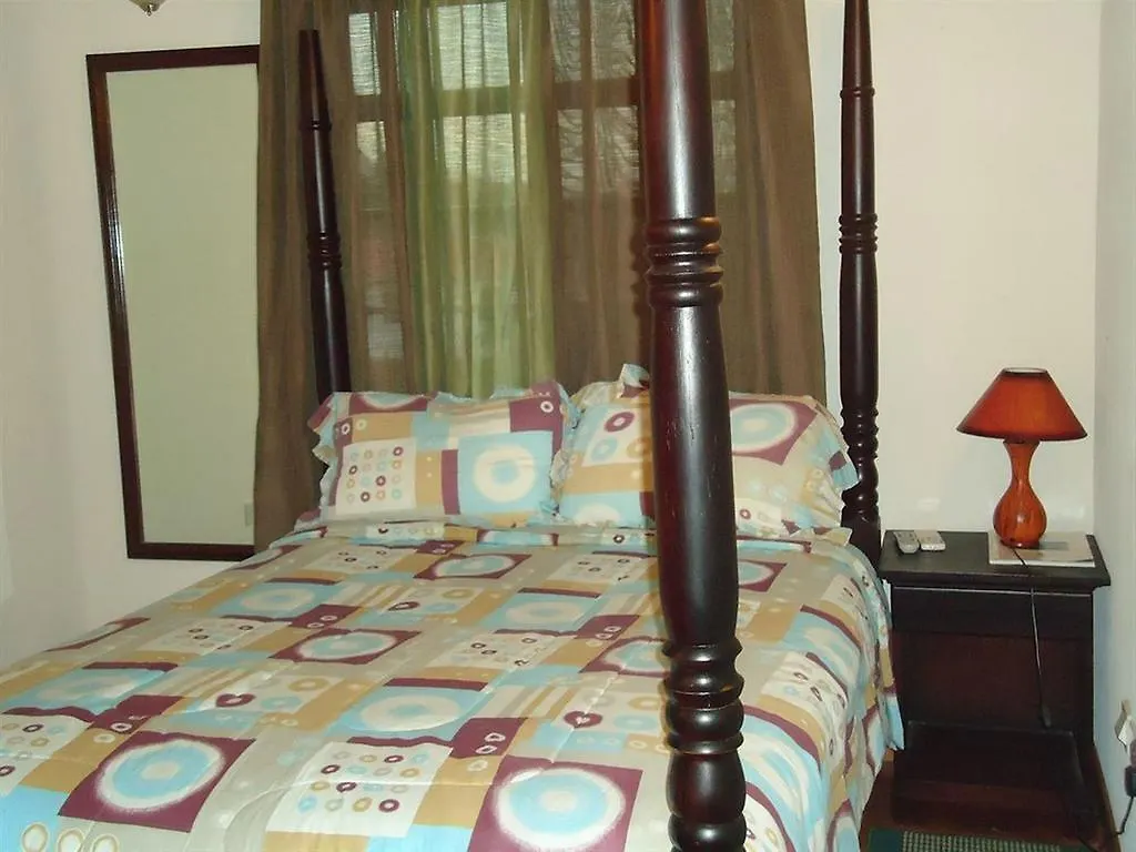 Augusta'S Apartments Rodney Bay